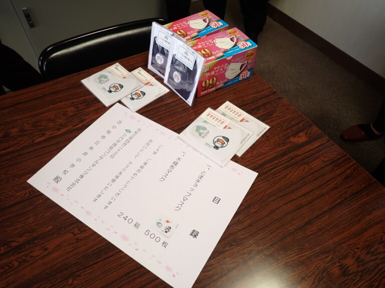 【社会貢献への取り組み】小学校へマスクを寄贈しました｡
