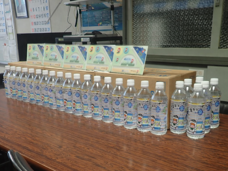 【社会貢献への取り組み】小学校へ飲料水を寄贈しました。